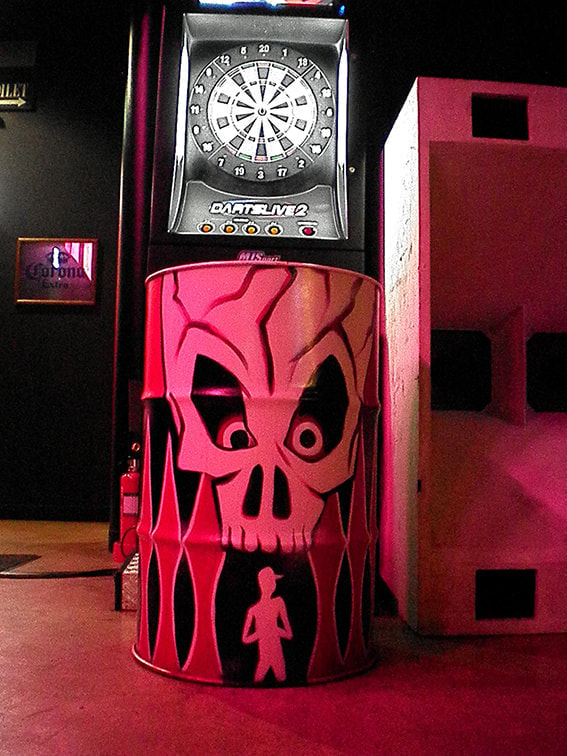 ドクロが描かれたドラムカン５つ